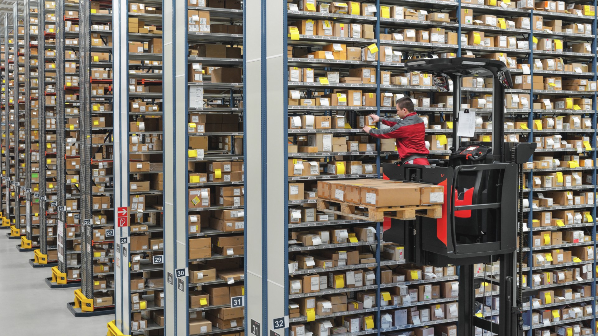 Ergonomic picking in the high-rack storage with the Linde V Modular